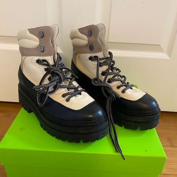 Sam Edelman “Kace” Lace up Lug Sole  Boot (Black and Modern Ivory) - Picture 2 of 4